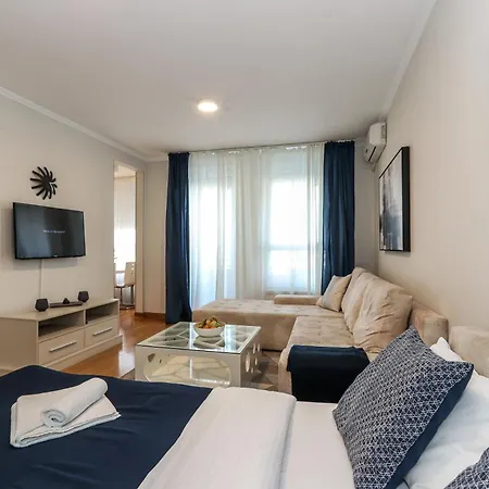 New Apartments, Parking 5 Eur Per Day Belgrad