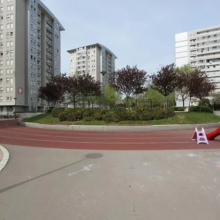 New Apartments, Parking 5 Eur Per Day شقة *