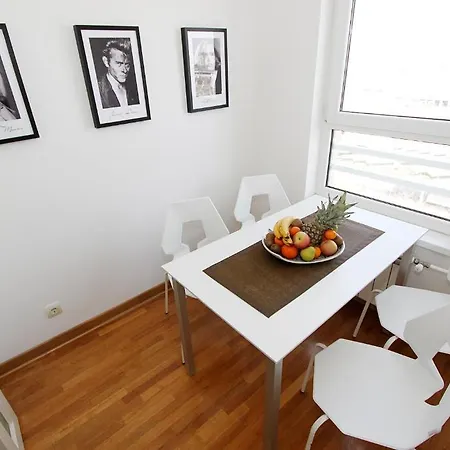New Apartments, Parking 5 Eur Per Day بلغراد