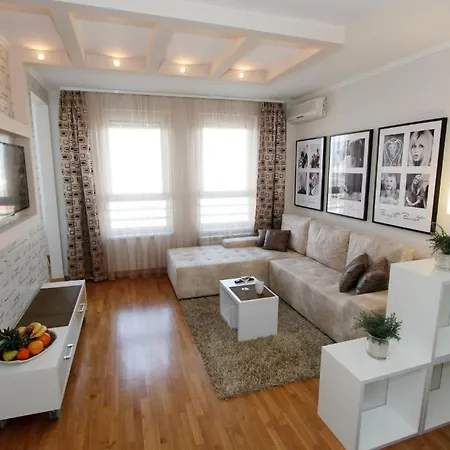 Appartement New Apartments, Parking 5 Eur Per Day