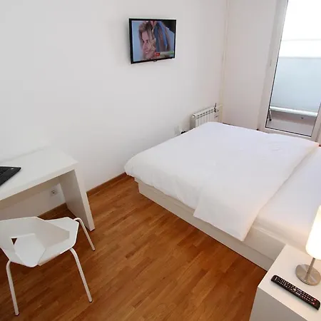 New Apartments, Parking 5 Eur Per Day شقة بلغراد